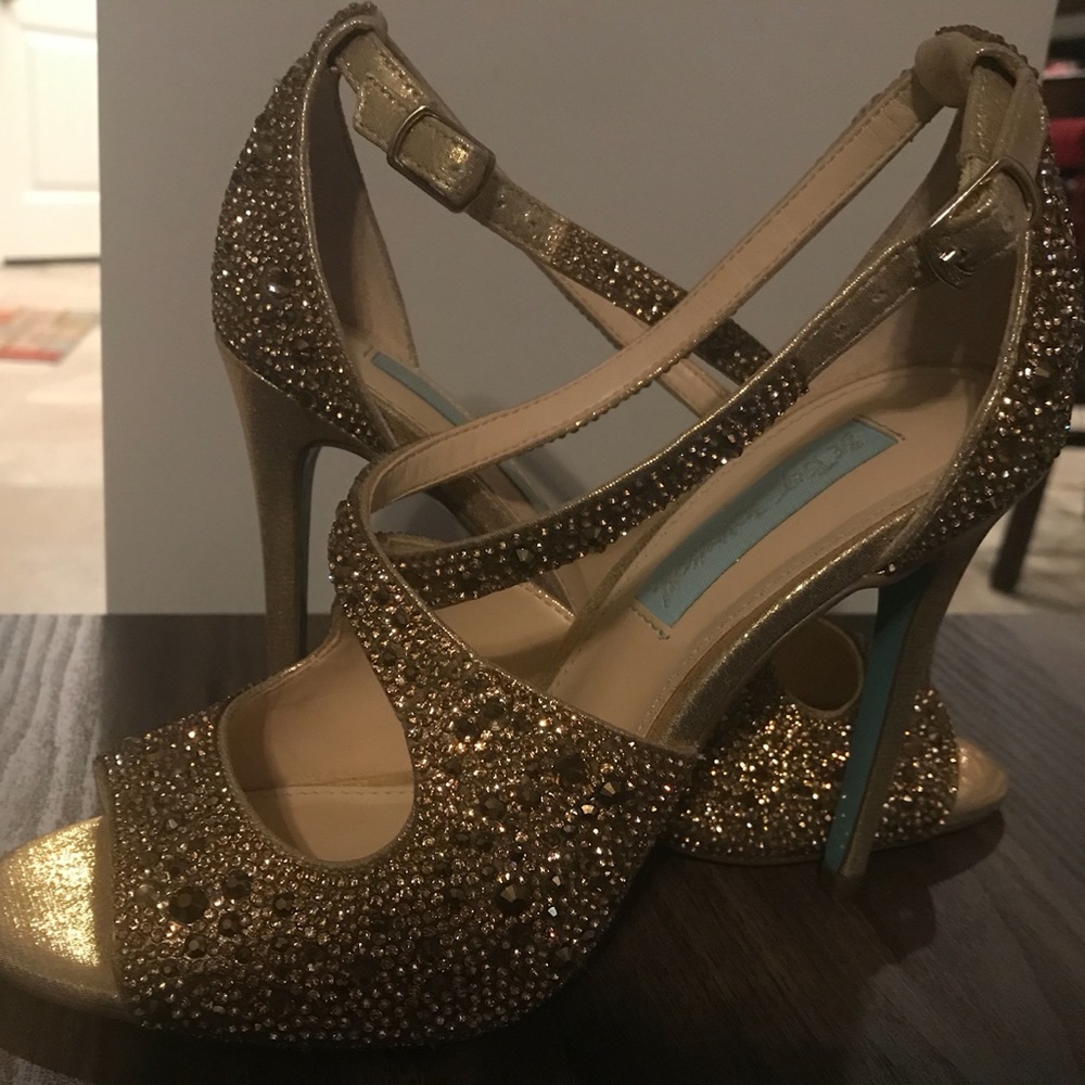 Shoes - Picture 5 of 6